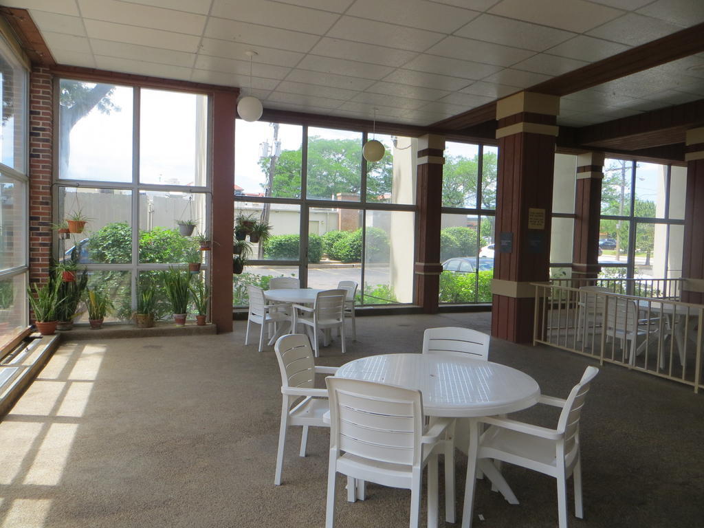 Rodeway Inn Skokie Exterior photo
