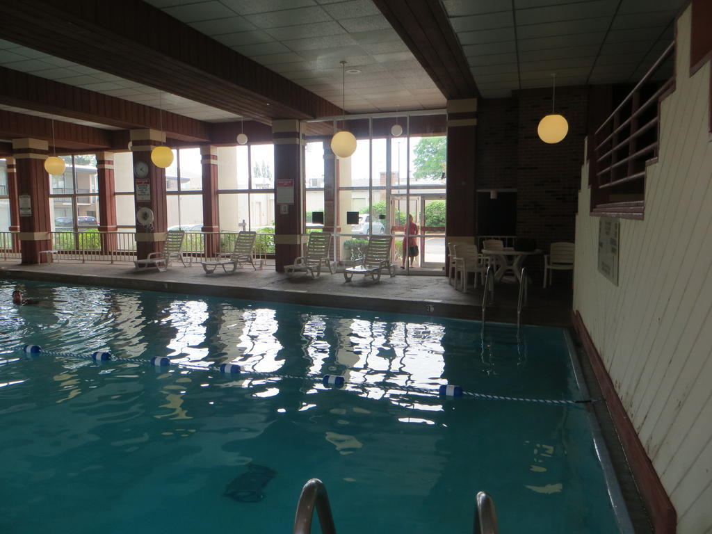 Rodeway Inn Skokie Exterior photo